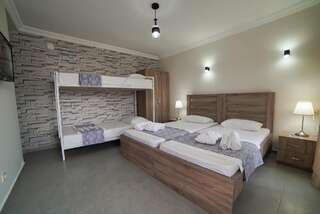 Гостевой дом Guest House Holiday Village Батуми Семейный номер с балконом-8